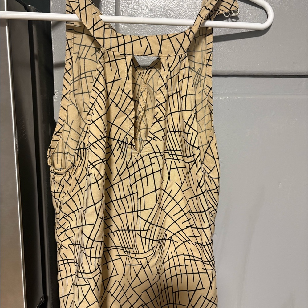 Valija Beige Tank with Black Geometric Grid